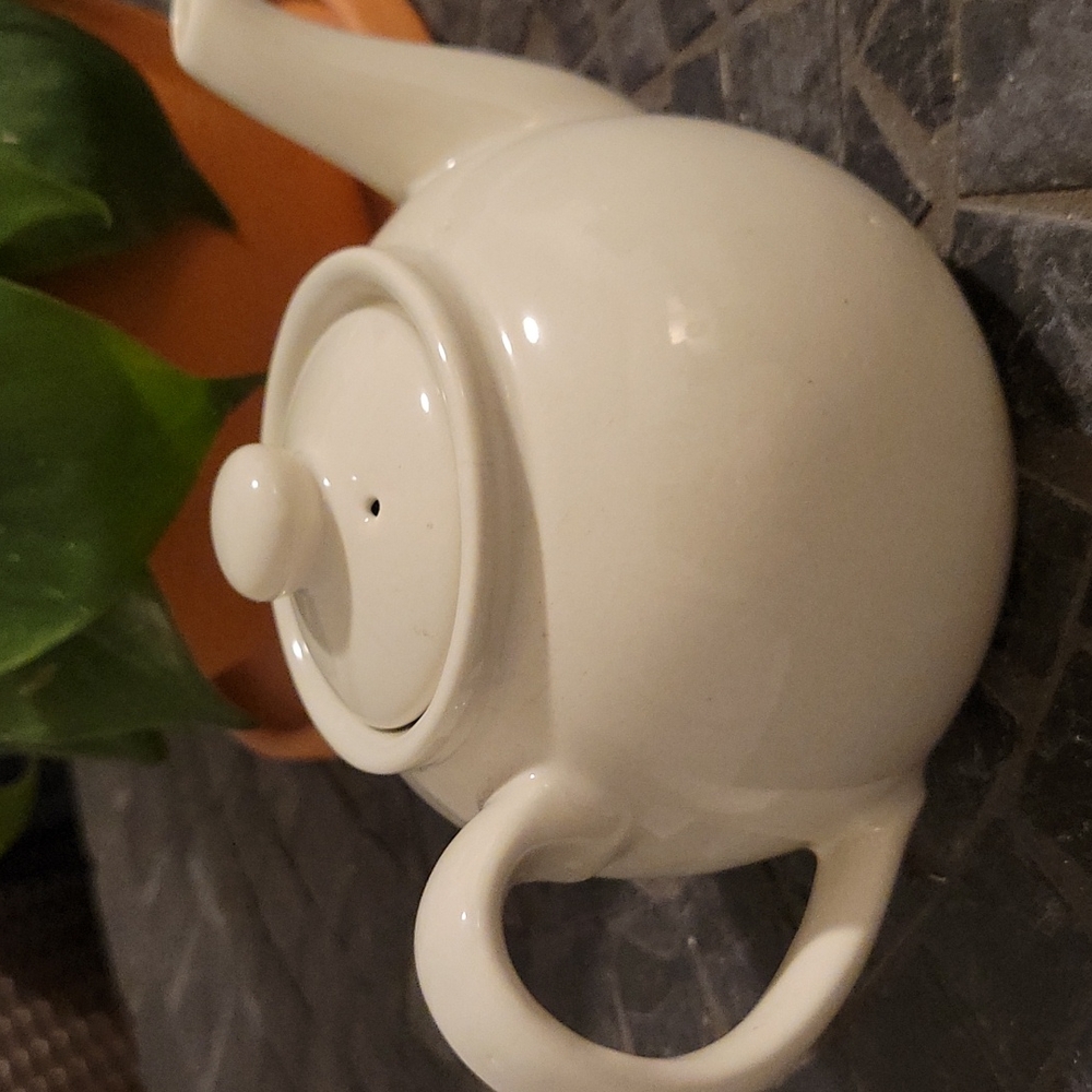 Teapot - Picture 2 of 6